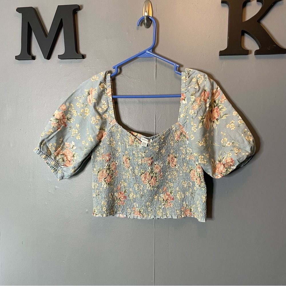 American Eagle Floral Blue Smocked puff sleeve Women's Crop Top size medium